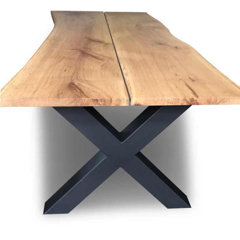 Smukt egetræsspisebord 210x100 cm - perfekt til festlige lejligheder