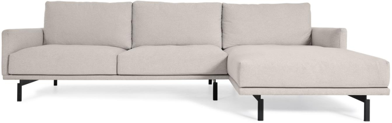 Elegant beige højrevendt chaiselong sofa fra Kave Home
